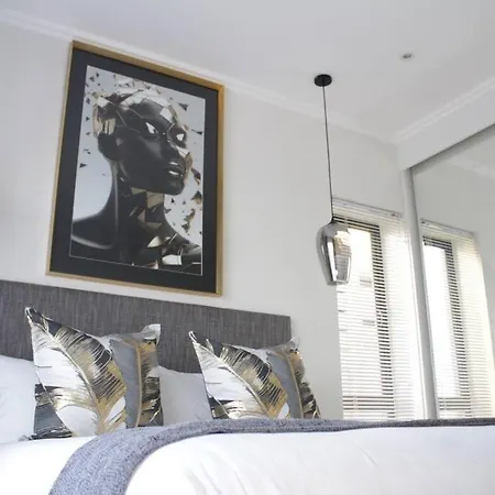 Stunning 2 Bed Apartment Near Monte Casino Sandton Exterior photo