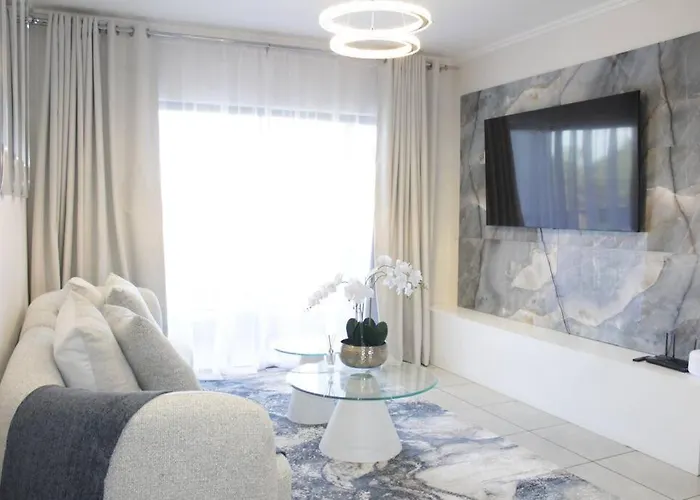 Stunning 2 Bed Apartment Near Monte Casino