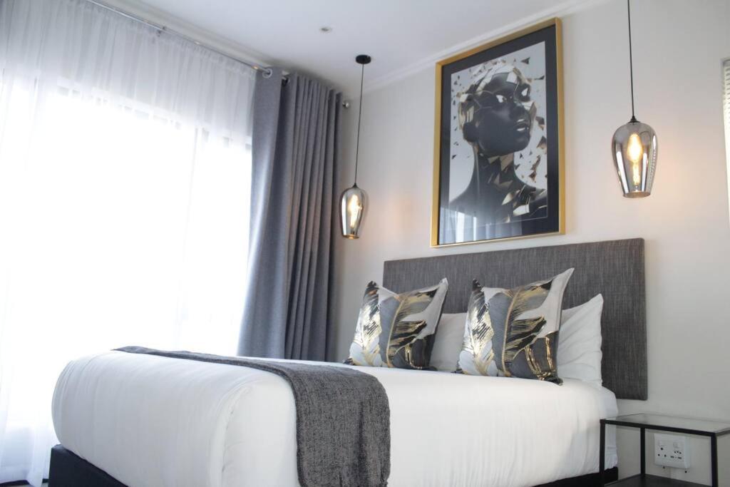 Stunning 2 Bed Near Monte Casino Apartment *
