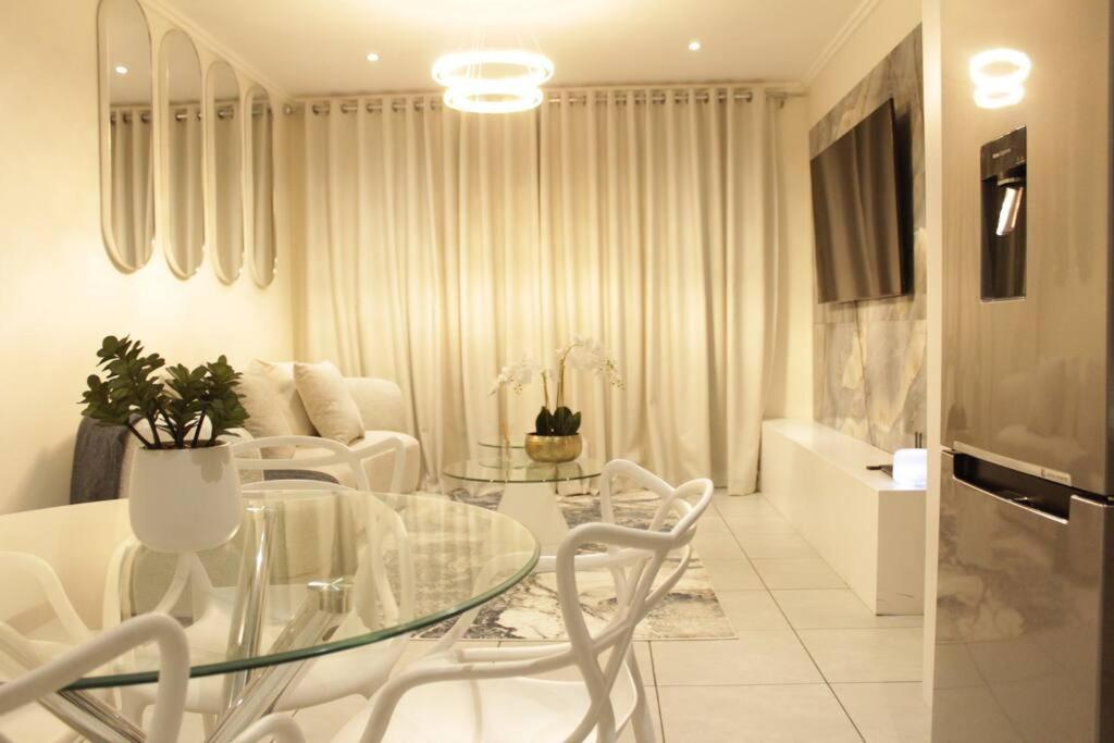 Stunning 2 Bed Near Monte Casino * Sandton