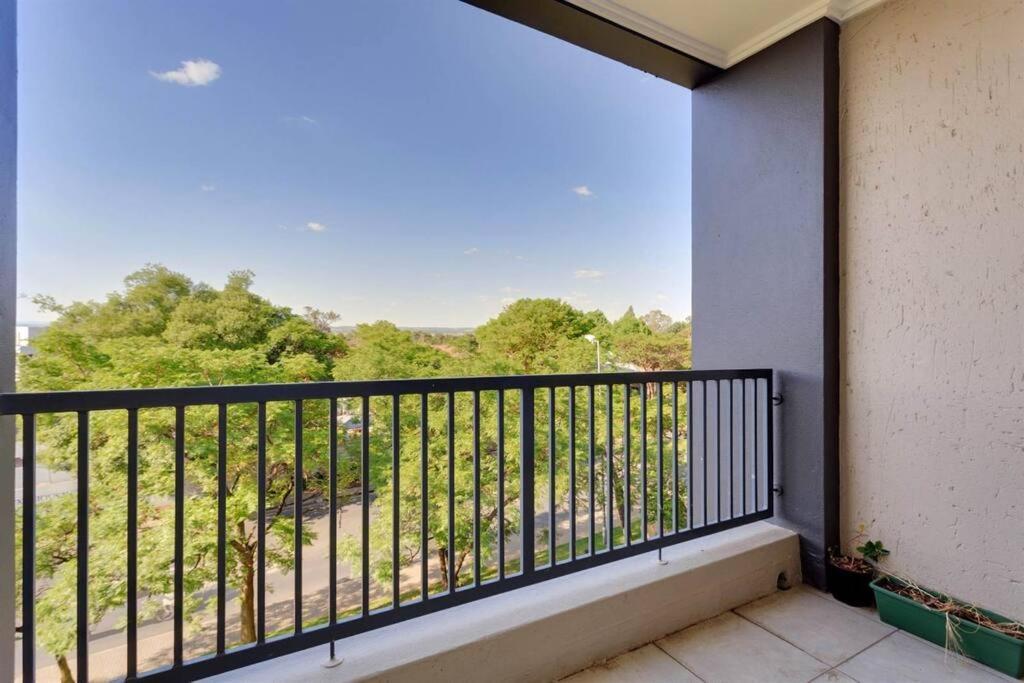 Apartment Stunning 2 Bed Near Monte Casino