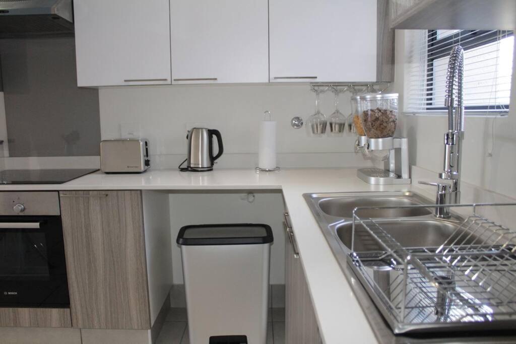 Apartment Stunning 2 Bed Near Monte Casino *