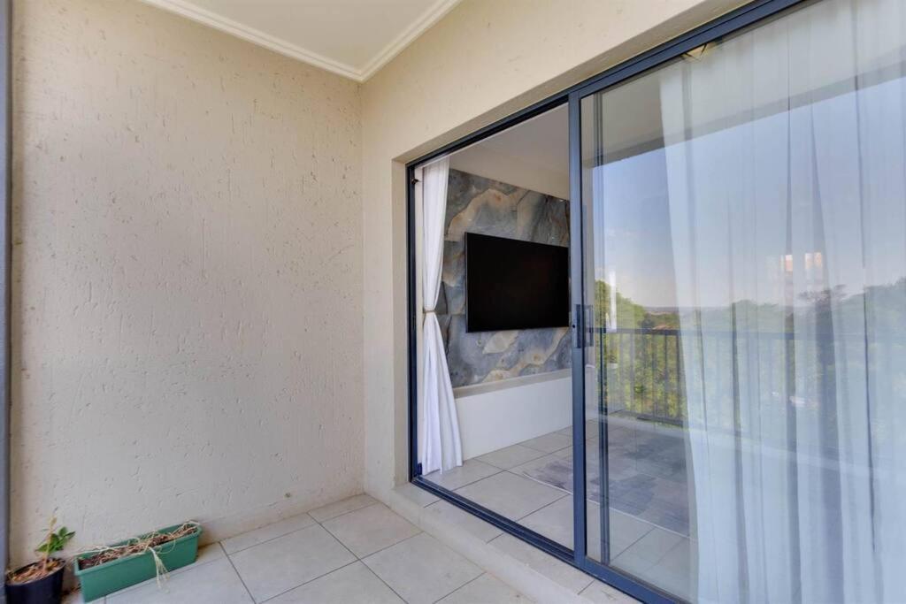 Stunning 2 Bed Near Monte Casino * Sandton