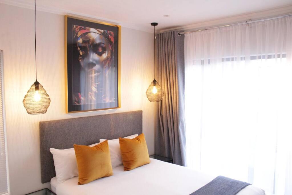 Stunning 2 Bed Near Monte Casino Apartment