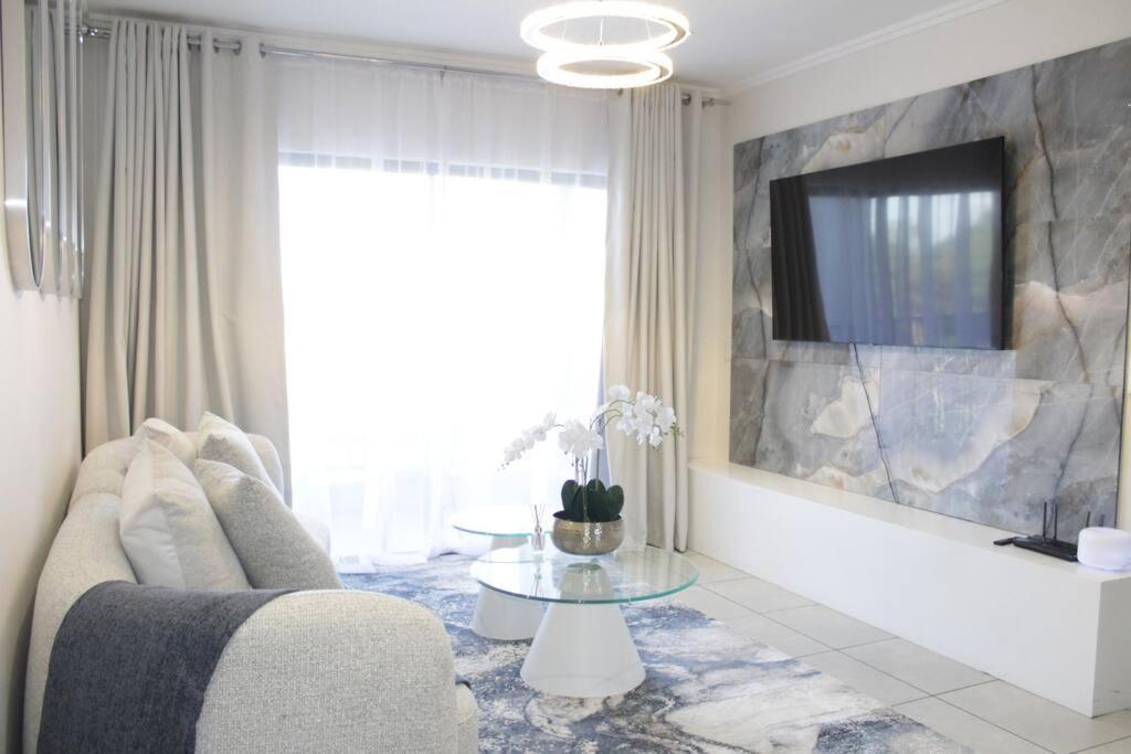 Apartment Stunning 2 Bed Near Monte Casino *